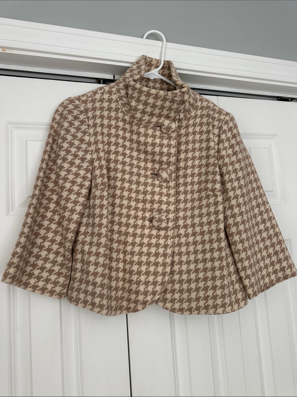 Banana Republic Beige and Tan Houndstooth Cropped Blazer